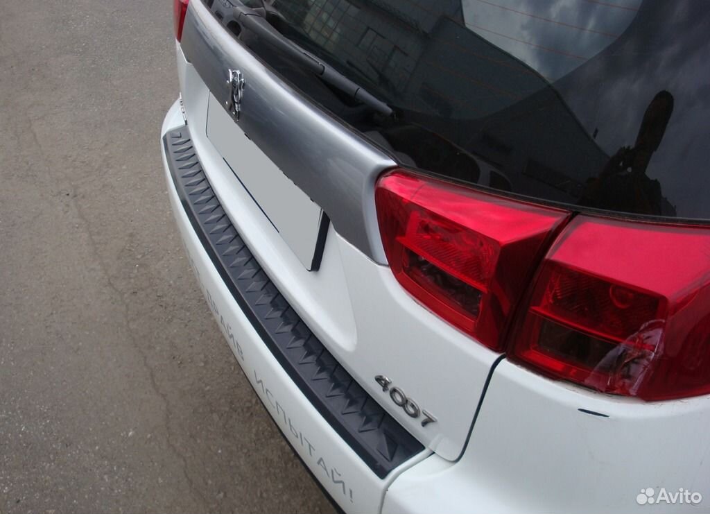 Пластиковая накладка на бампер Peugeot 4007