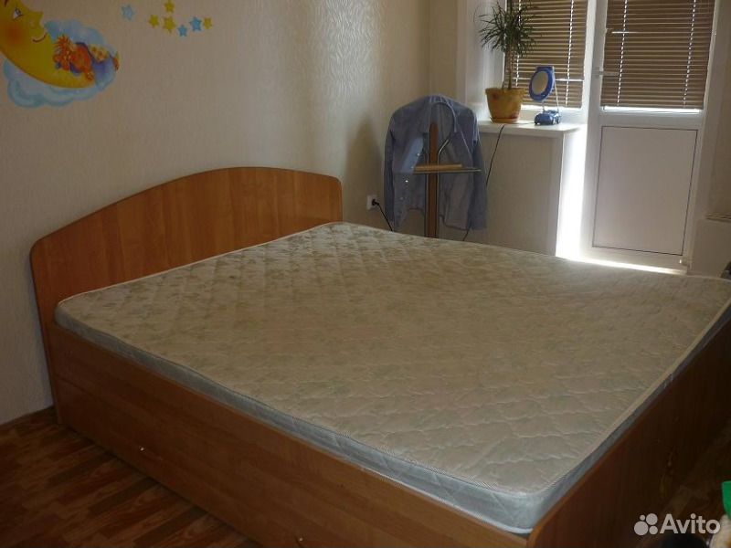 Авито нижняя 14. Кровать двуспальная обычная. Старая двуспальная кровать. Кровать простая двуспальная недорогая. Кровать двуспальная старого образца.