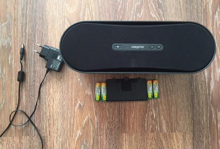 Bluetooth-колонка Creative D100 + зарядные батарей