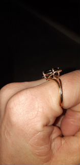 Новое золотое кольцо с камнем гранат