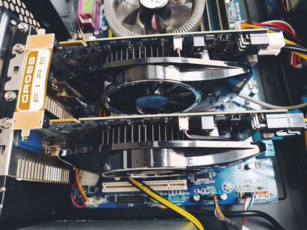 Видеокарта AMD Radeon HD 6750 на 1Gb в идеал.сост