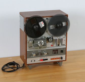 Катушечный магнитофон akai x-1800sd