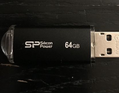 USB флешка на 64 Гига