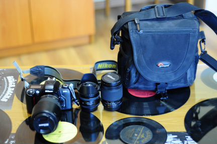 Фотокамера Никон F65 + три объектива + сумка