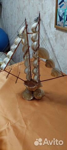 Модель парусника из морских ракушек