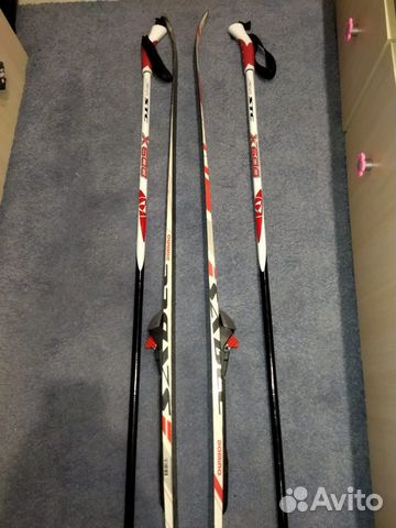 Лыжи, палки и ботинки