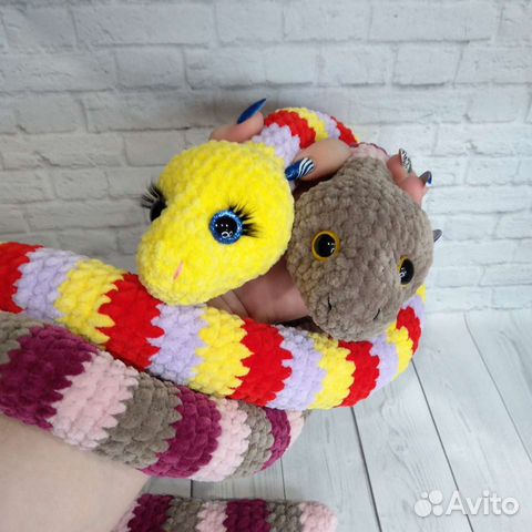 Змейка игрушка вязаная
