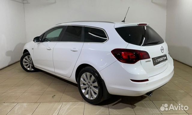 Opel Astra `2011