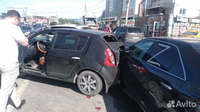 Renault Sandero 1.6 AT, 2011, битый, 140 000 км