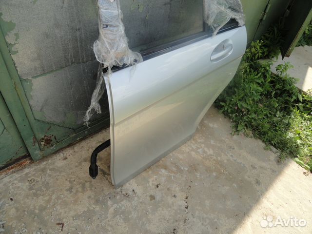 Mercedes w204 дверь задняя левая серая