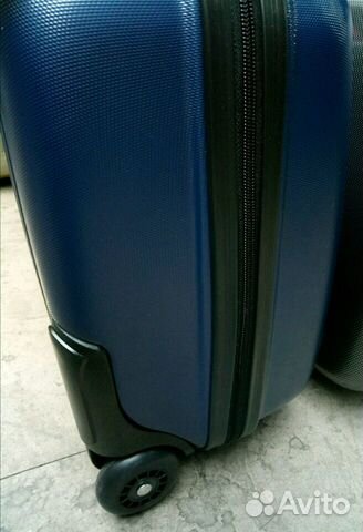 Новый чемодан на колесах кейс-пилот Новый чемодан на колесах кейс-пилот