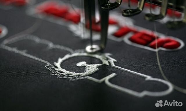 mashinnaya vyshivka na odezhde v sankt