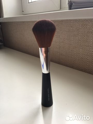 Кисть body shop для пудры + подарок Mary Kay Кисть body shop для пудры + подарок Mary Kay