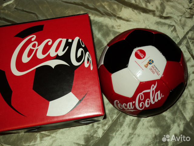 Футбольный мяч кока-кола