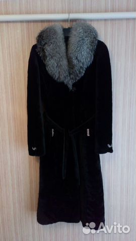 Мутоновая шуба с воротником из чернобурки Мутоновая шуба с воротником из чернобурки