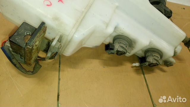 Бачок омывателя лобового стекла EG2267480 Mazda CX