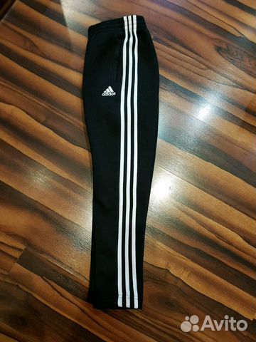 Новые зауженные утепленные штаны Adidas 128 р Новые зауженные утепленные штаны Adidas 128 р
