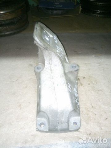 Кронштейн двигателя левый Land Rover L 319 320 405 Кронштейн двигателя левый Land Rover L 319 320 405