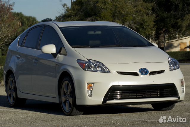 Тойота оригинальные. Toyota Prius Hybrid 2013. Prius 30 White 2013. Toyota Prius persona. Toyota Prius 2013 белый с.