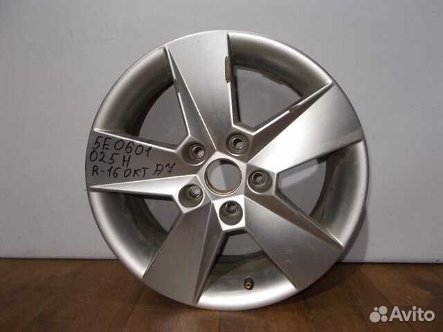 Диск колесный литой R16 бу Skoda Octavia A7 Диск колесный литой R16 бу Skoda Octavia A7