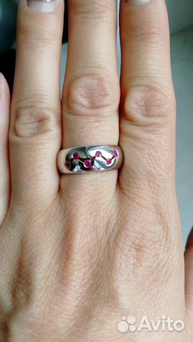 Серебряное кольцо с рубинами Серебряное кольцо с рубинами