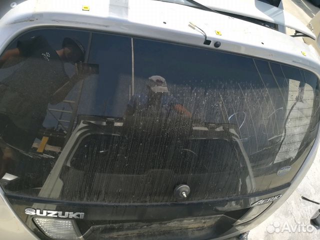 Заднее стекло в крышку багажника на Suzuki Aerio R