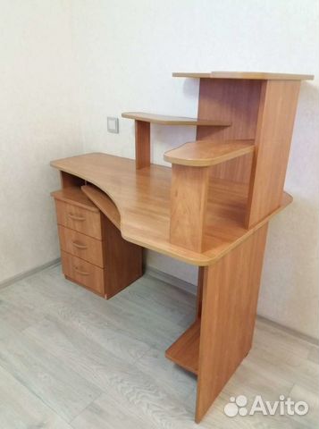 Компьютерный стол угловой с тумбочкой Компьютерный стол угловой с тумбочкой