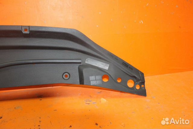 Кожух замка капота Toyota Land Cruiser 200 2007-Нв