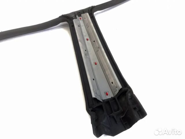 Молдинг, уплотнитель стекла правый Subaru Impreza