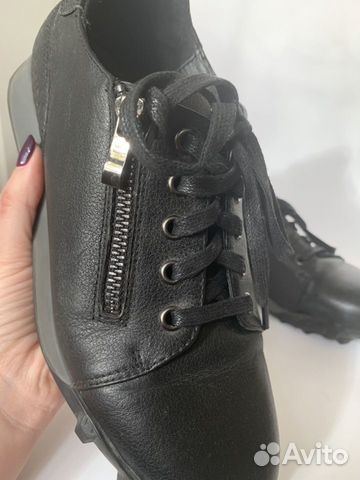 Кожаные кроссовки