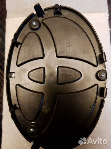 Эмблема на Ленд крузер 200