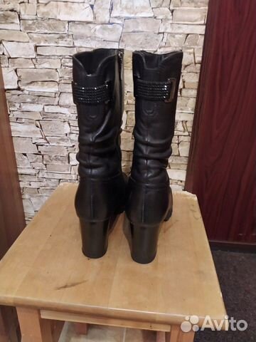 Продаются зимние женские сапоги