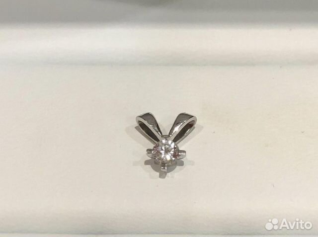 Кулон из белого золота с чистым бриллиантом 0,12 Кулон из белого золота с чистым бриллиантом 0,12