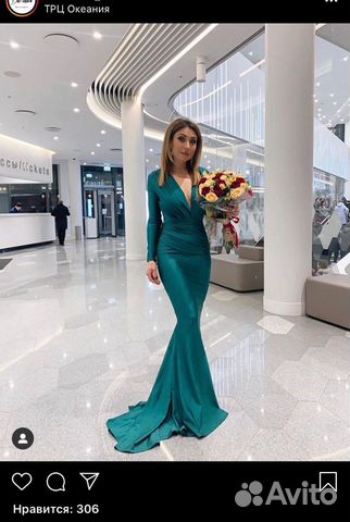 Вечернее платье в пол изумрудного цвета со шлейфом Вечернее платье в пол изумрудного цвета со шлейфом