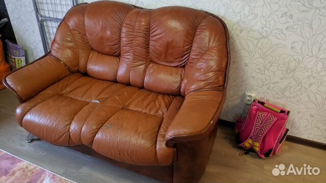 Кожаный диван
