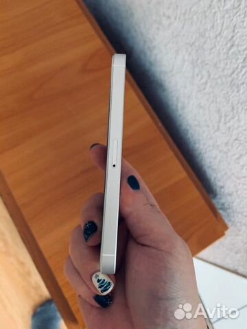 Телефон iPhone SE