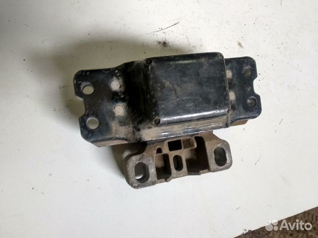 Подушка двигателя левая Skoda Octavia A5