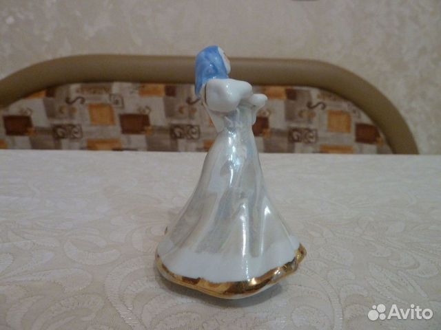 Фарфоровая статуэтка 