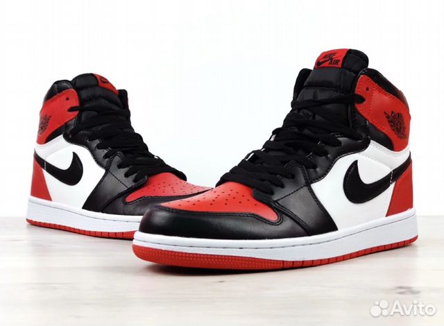 Красно черно белые кроссовки. Nike Air Jordan 1 красно бело черные. Nike Air Jordan 1 чб.