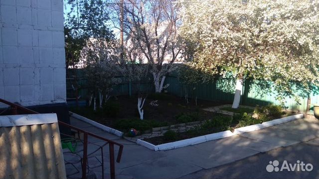House of 100 m2 on a plot of 10 hundred.