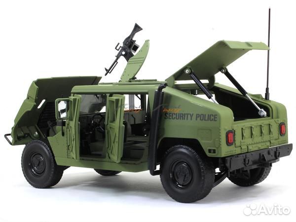 Auto World Hummer (Humvee) 1:18