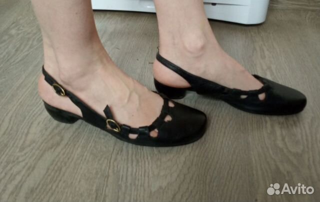 Босоножки кожаные