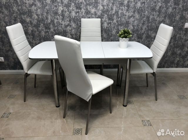 Стол раздвижной и 4 стула
