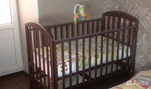 Детская кроватка с продольным маятником Papaloni