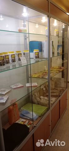 Стеклянный шкаф витрина