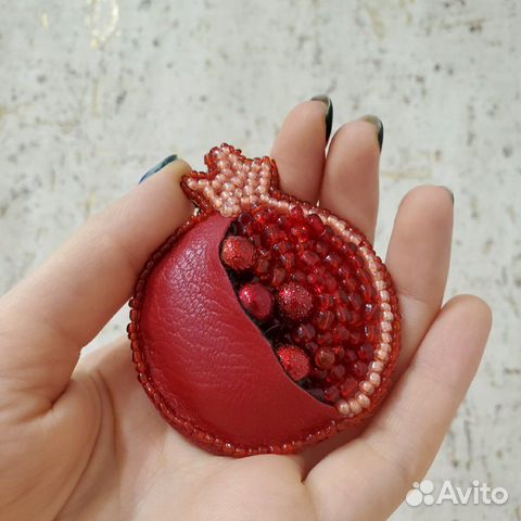 Брошь из бисера гранат (винтаж)