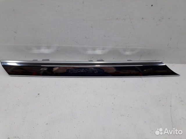 Молдинг решетки радиатора правый нижний Mercedes