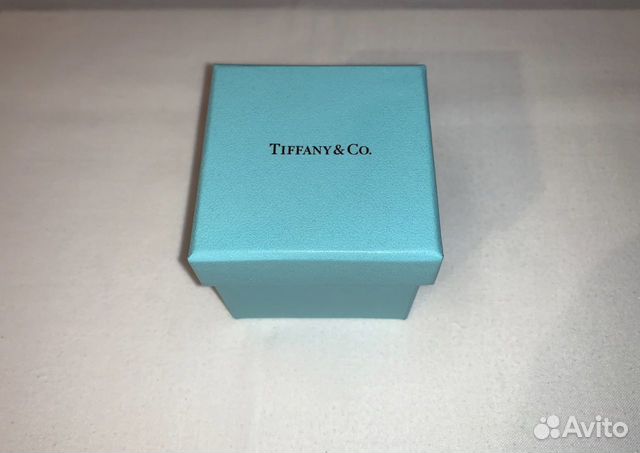 Коробочка Tiffany и бархатный футляр. Оригинал Коробочка Tiffany и бархатный футляр. Оригинал