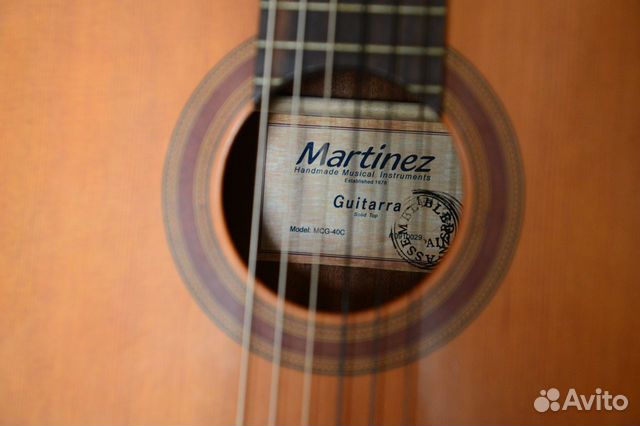 Продаю классическую гитару Martinez MCG-40C Продаю классическую гитару Martinez MCG-40C