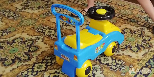 Машинка-каталка Машинка-каталка